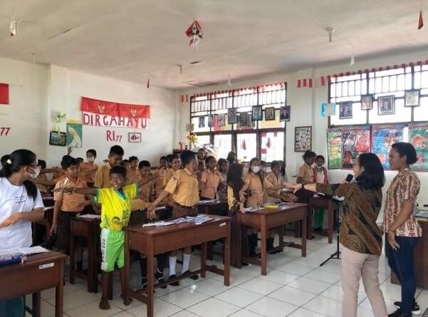 Sosialisasi cocomesh melalui festival lingkungan sekolah