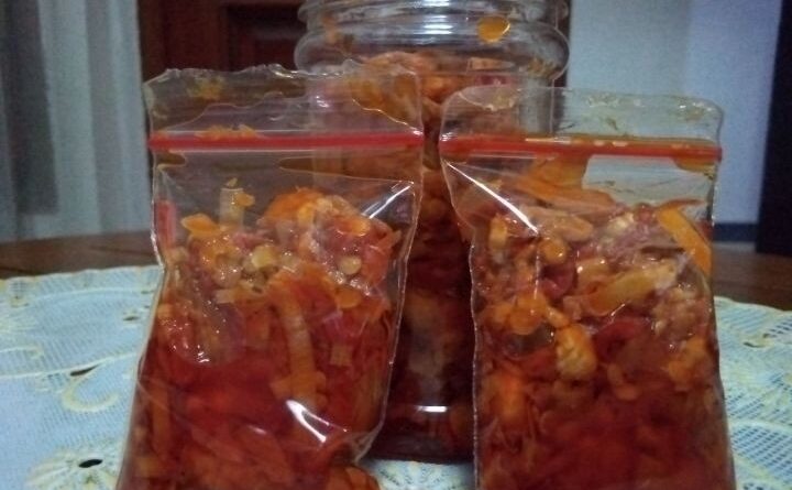 Pengemasan Sambal dengan Mesin Sealer