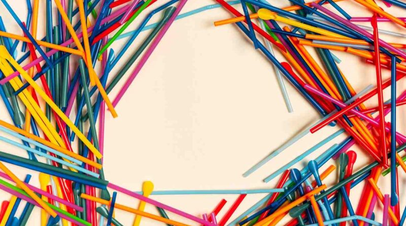 kerajinan bahan bekas dari sedotan