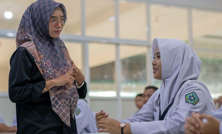 dampak positif menuntut ilmu bagi kehidupan