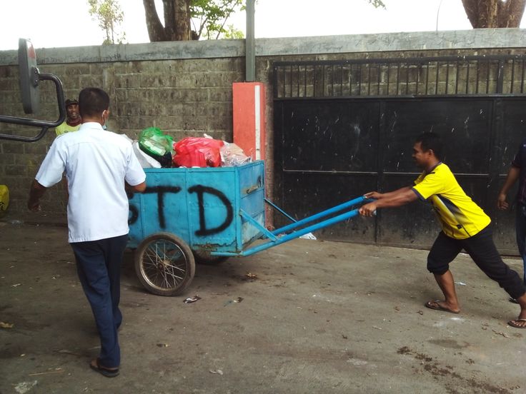 gerobak sampah untuk program kebersihan desa